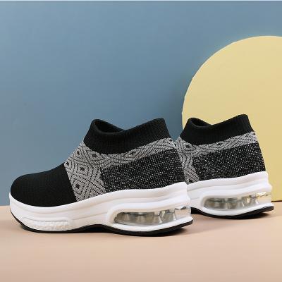 China China Manufacture Stain Goods Professional Men's Running Shoes Light Weight Women's Casual Sneakers Cushioning for sale