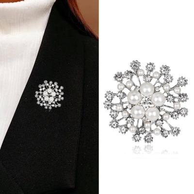 China Crystal Fashion Imitation Pearl Rhinestone Crystal Flower Snowflake Brooches for Women Wedding Bridal Party Bouquet Brooch Pin for sale