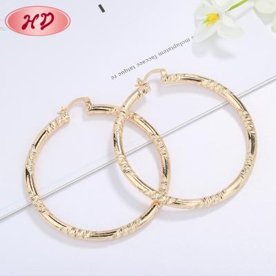 China CLASSIC India Gold Earrings Shape Trendy Daily Wear Gold Twist Circle Earrings Designs For Girls for sale