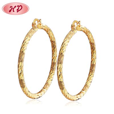 China Cheap CLASSIC 2019 fashion earring twist metal jewelry personalized golden hoop earrings circle earrings for sale