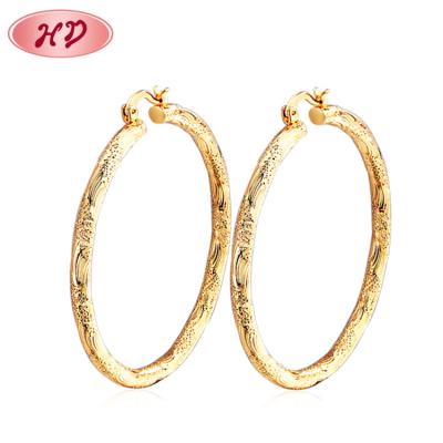 China Girl's New 18K Gold Elegant Cheap CLASSIC Diamond Twist Hoop Earrings for sale