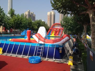 Chine Piscine commerciale de glissière d'eau rouge de piscine de cadre en métal avec les jouets de flottement à vendre