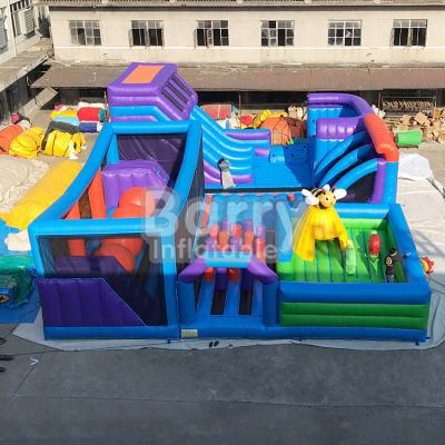 China Castillo grande de la diversión de la ciudad del patio del parque temático inflable comercial de la diversión en venta