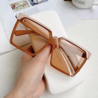 China New Luxury Rectangular Fashion Sunglasses Square Gradient Classic Design Oversized One Piece Shades UV400 Sunglasses For Women Men for sale