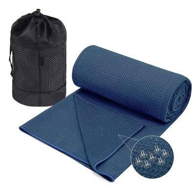 China Custom Silicone Microfiber Yoga Exercises Dots Hot Yoga Towel With Mesh Bag Non Slip for sale