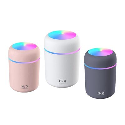 China Car Mini Led Dazzle Cup 300Ml Spray Mist Humidificador Diffuser H2O Portable Car Air Humidifiers for sale