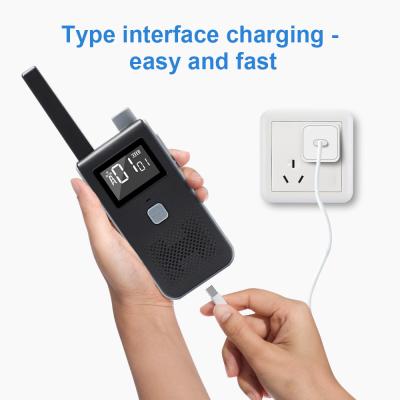 中国 0.5W Two way radio Vox Function Yes Keypad Lock Rechargeable Wireless walkie talkie for Streamlined Communication 販売のため