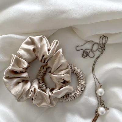 China New European and American style oversized skinny 100% silk hair scrunchies for ladies elastic hair scrunchies with pearl for sale