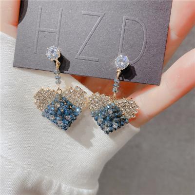 China CHENGYI 2022 Fashion Trendy Full-jeweled Earrings Women Luxury Rhinestone Heart Shaped Dangle Earrings Trendy Dangle Earrings for sale