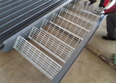 China El OEM serró la reja soldada con autógena de la barra para la pisada de escalera en venta