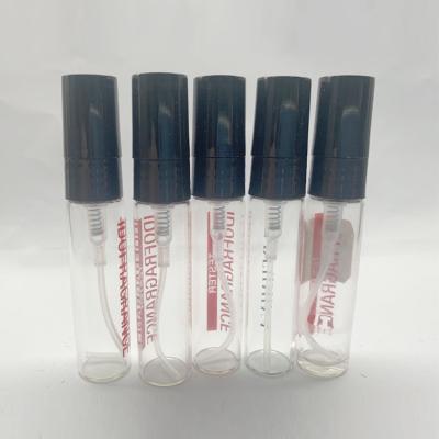 中国 アルミニウム帽子が付いている明確で透明な5ml 8ml 10mlのガラス香水のガラスびん 販売のため