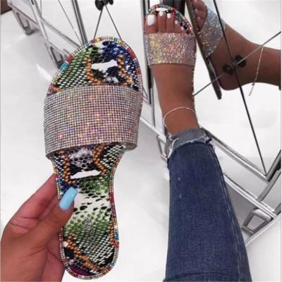 China Bling Summer Women Outdoor Beach Ladies Slippers Flat Transparent Soft Sandals Jelly Shoes Female Flip Flops for sale