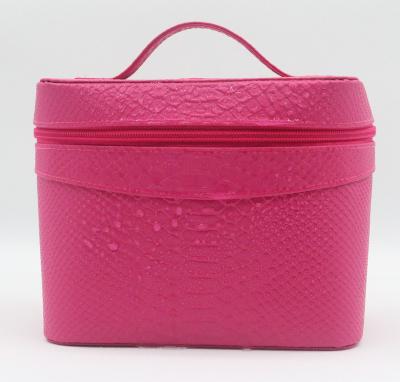 China Lady 2022 Attractive Water-based PU Women Pink Insinuation Cosmetic Bag Class Alligator Model Waterproof PU Makeup Organizer Bag for sale