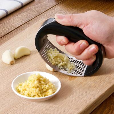 China Sustainable Wholesale Stainless Steel Garlic Press Tool Garlic Peeler Brush Stainless Steel Garlic Press for sale