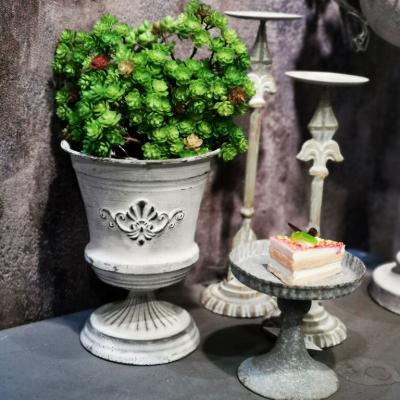 China Sustainable Indoor Outdoor Vintage Metal Garden Flower Pot Vintage Small Flower Plant Pot for sale