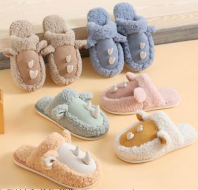 China CUSHIONING Women Winter Comfortable Knitted Indoor Slippers Skin-Friendly for sale