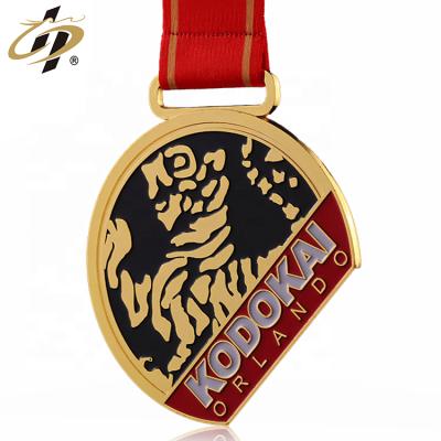 China Custom Europe design free metal zinc alloy gold plated enamel sport karate medals with lanyard for sale