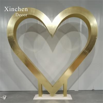 China Hot Sale Luxury Gold Heart Shape PVC Acrylic Backdrop For Wedding Decoration for sale