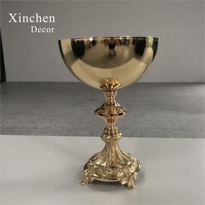 China Hot Sale XC-S546 Luxury Trophy Shape Gold Metal Flower Pot With Stand Holder For Wedding Decoration for sale