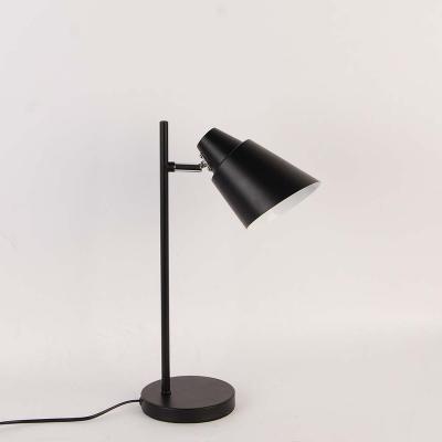 China Modern Custom Popular Design European Style Iron Bedroom Decoration Desk Lamp for sale