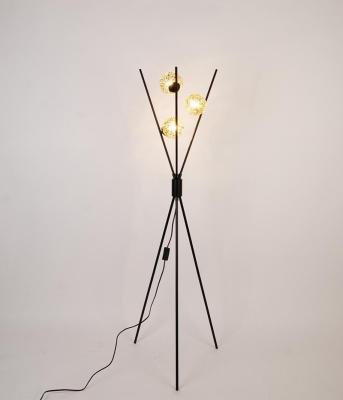 China Luxury Simple Style Modern Iron Designer Floor Attic 3 Metal Balls Tripod Floor Lamp Indoor Lighting Position for sale