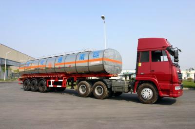 China remolque del petrolero del petróleo crudo del combustible 40800L semi para los árboles del petróleo 40.8cbm 3 en venta