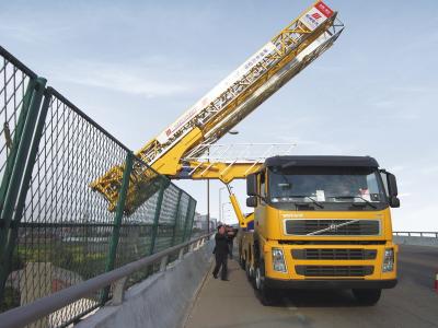 China Platformtype de Mobiele van de de Eenheidsvrachtwagen van de Bruginspectie Chassis 309 kW 420 HP Te koop