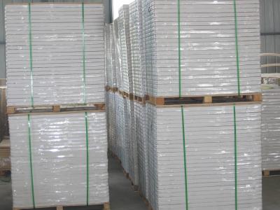 China Rollo de papel compensado blanco de la marca 70gsm 180gsm A3 A4 del foco para los efectos de escritorio de la oficina en venta