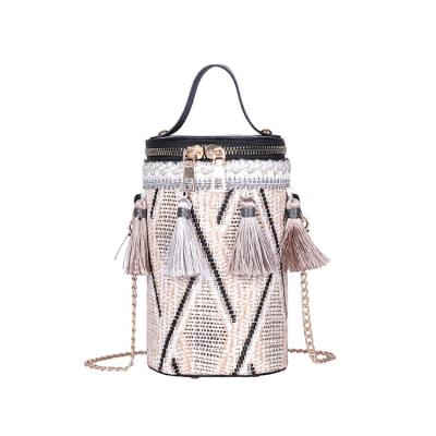 China 2021 New Fashion Small Top Handle Bucket Handbag Light Chain Woven Tassel Bag One Shoulder Cross - Body Bag for sale