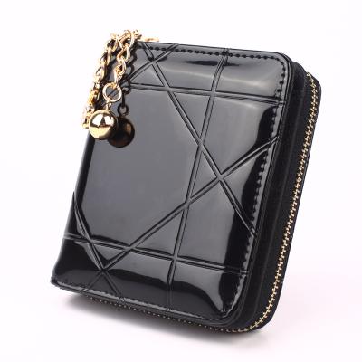 China Fashion Waterproof Wholesale Women's Wallet Cheap Wholesale Fashion Short Folding Patent Leather 3 Zipper Zipper Coin Purse for sale