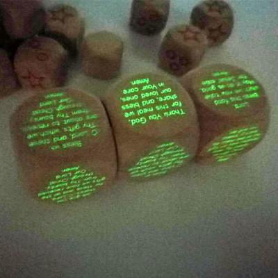 China Eco-Freindly Eco-Friendly Natural Kids Play Gleamy Wooden Dice for sale