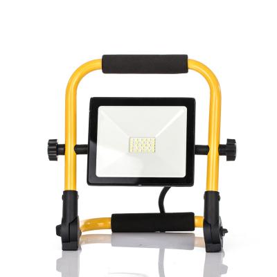 China Hot Sale Outdoor Waterproof Movable Emergency Ip65 20w Outdoor And Indoor Lighting Battery Operated Square Led Work Light for sale