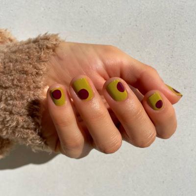 China Decorate Nail Avocado Luxury Green Short Motion Square Press On Nails With Designs for sale