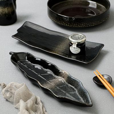 China Sustainable High Quality Japanese Stoneware Texturesd Irregular Sheet Shape Deep Sushi Plates Set For Restaurant Black for sale