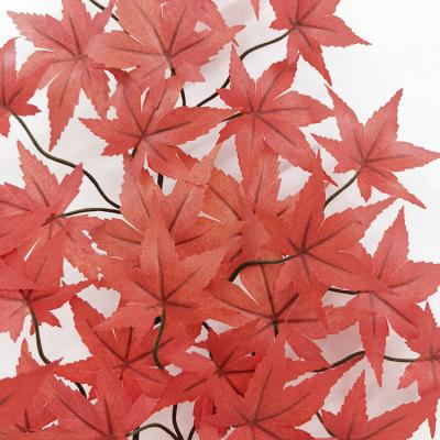 China Artificial Eugali Leaf Silver Plants 3D Maple Decoration Home Wedding Decoration Artificial Leaves for sale