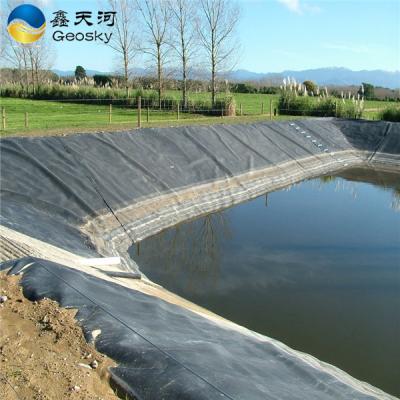 China Modern HDPE Geomembrane 4m Width Waterproof And Waterproof Quarantine Protect High Density Polyethylene Smooth Landfill for sale