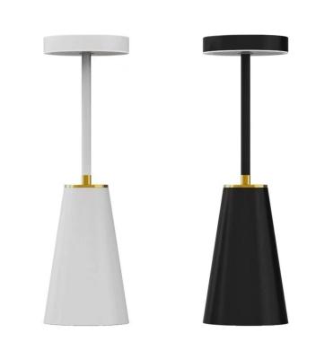 China Modern Bedroom Table Lamp with Wireless Charging and Dimming Lifespan of 15000 Hours for sale