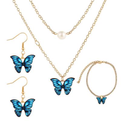 China 2021 New Design Fashion Ladies Jewelry Cute Butterfly Chain Pendant Necklace Set For Women for sale