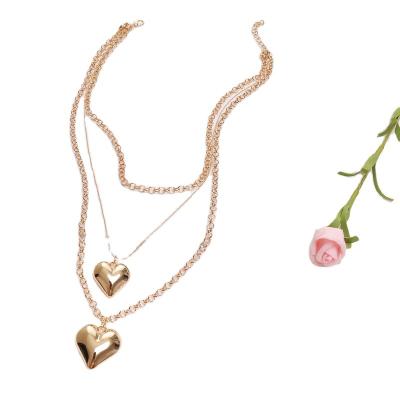 China 2022 Fashion Trendy Wholesale Gold Heart Shaped Necklace For Women for sale