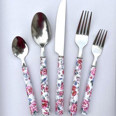 China Sustainable stainless steel cutlery set portable flatware set. 20 Pieces Set Plastic Handle Dinner Mirror With Flower Printing for sale