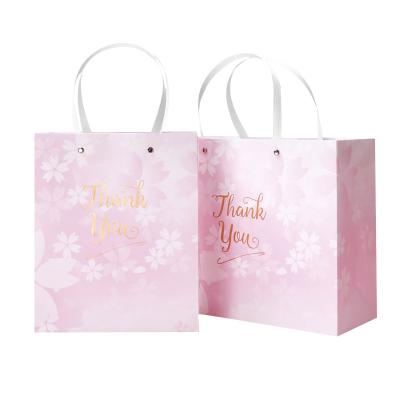 Chine Le cadeau imprimé belle par coutume met en sac le logo adapté aux besoins du client doux avec la poignée plate à vendre