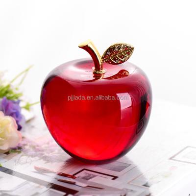 China Europe Crystal Gift Figurine Valentine's Day Gifts Custom Red Color Apples Glass Paperweight Apples Paperweight for sale