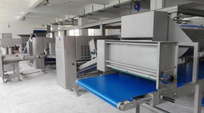 China Industrielle Hamburger-Brötchen panieren Herstellungs-Maschine automatische Fertigungsstraße zu verkaufen