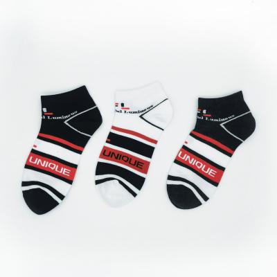 China Factory Hot Selling Sporty Design Crew White Black Cotton Sports Socks For Man for sale