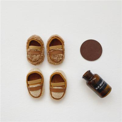 China Q2-baby Warm Winter Autumn Comfortable Lamb Wool Soft Sole New Born Baby Shoes for sale