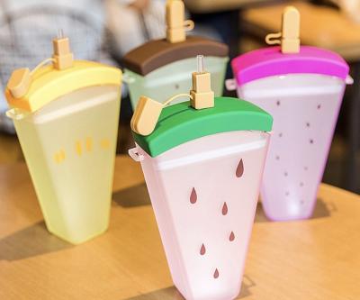 China 2021 Outdoor Viable Hot Selling Plastic Straw Water Cup Kids Adults Ice Cream Strap Cheap Children Drinking Water Bottles for sale