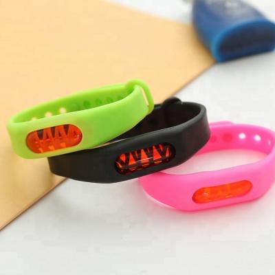 China Viable Wholesale Silicone Mosquito Repellent Wristband Silicone Repelente Staples Kids for sale