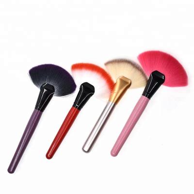 China Fan Brush Wood Handle Professional Private Label Powder Fan Makeup Brush for sale