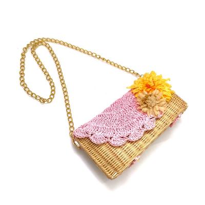 China Summer Fashion Handmade Beach Purse Handbags Natural Rattan Straw Beach Shoulder Sling Bag for sale