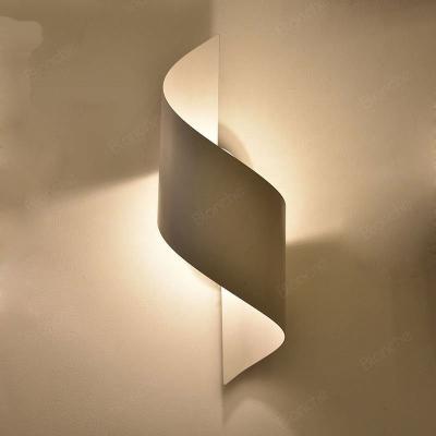 China A modern drop shipping modern wall lamp mirror sconce for indoor decoration bedroom bedside lamp stair wall light lighting for sale